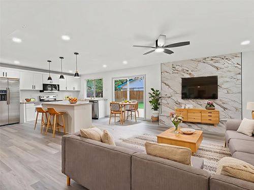 326 Bluebonnet Trl, Garland, TX, 75043-3201 | Card Image