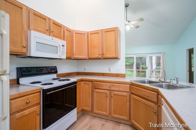 B - 17909 Hidden Dunes Ln, Condo with 2 bedrooms, 3 bathrooms and null parking in Spring Lake MI | Image 13