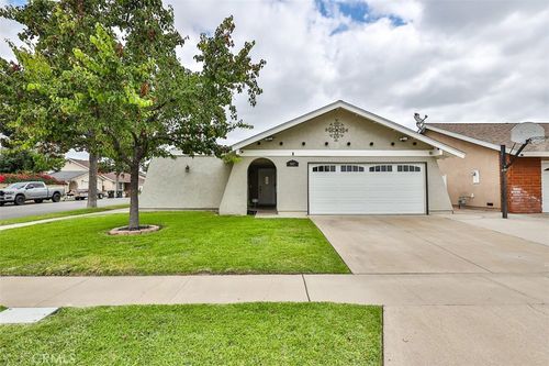 5017 E Holbrook St, Anaheim, CA, 92807-1138 | Card Image