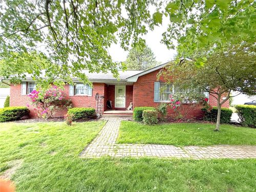 14 W Oakwood Way, New Castle, PA, 16105-9115 | Card Image