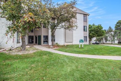 212 - 32005 W 12 Mile Road, Condo with 2 bedrooms, 1 bathrooms and null parking in Farmington Hills MI | Image 3