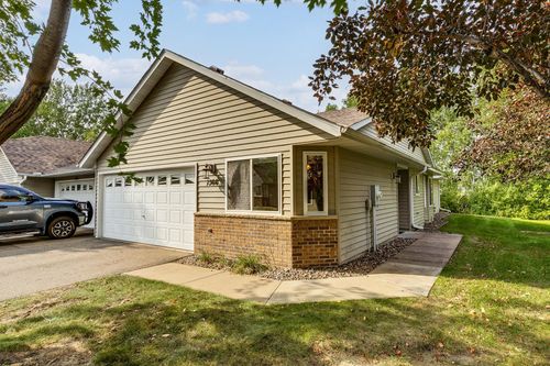 1366 Island Dr, Forest Lake, MN, 55025-9332 | Card Image
