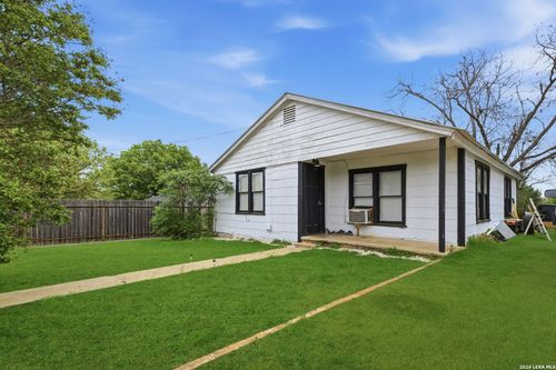 911 Hill St, Fredericksburg, TX, 78624 | Card Image