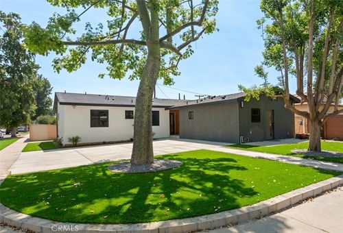 6722 Hesperia Ave, Reseda, CA, 91335-5632 | Card Image