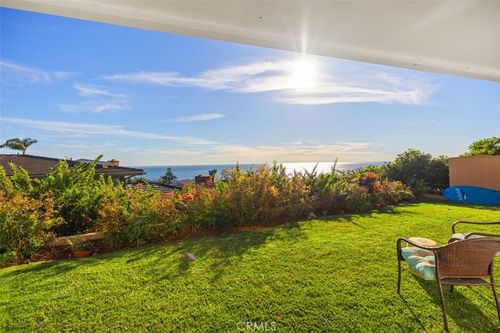 2 N Vista De La Luna, Laguna Beach, CA, 92651-6752 | Card Image