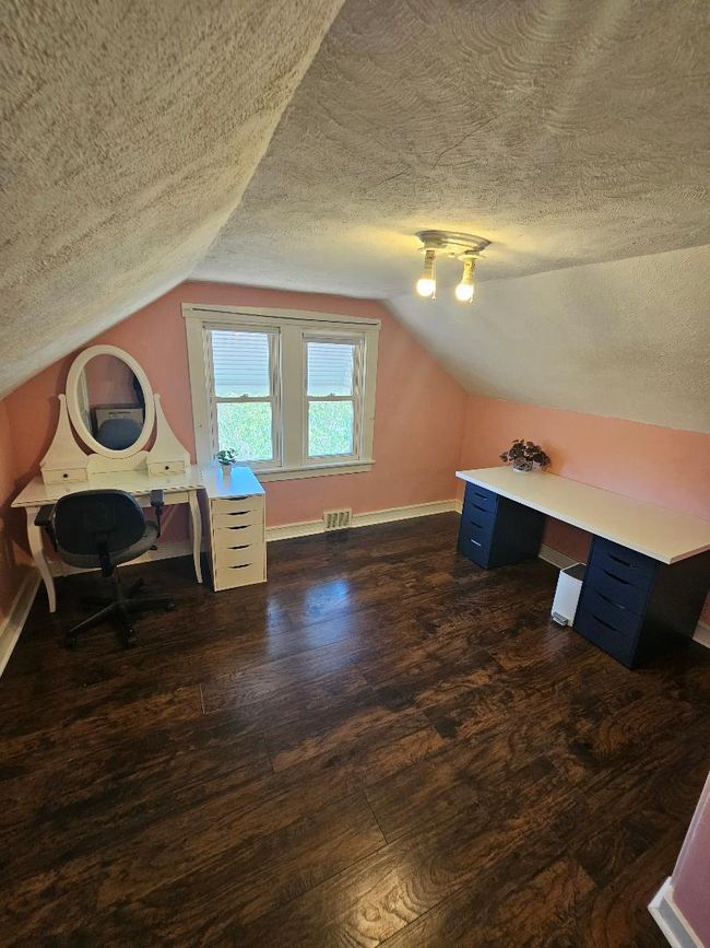 second floor secondary bedroom | Image 20