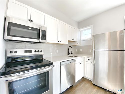 5-4 Berkeley St, Norwalk, CT, 06850-3984 | Card Image