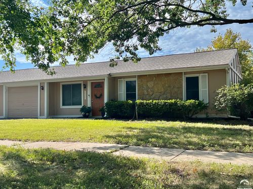 3307 W 26th St, Lawrence, KS, 66047-2612 | Card Image