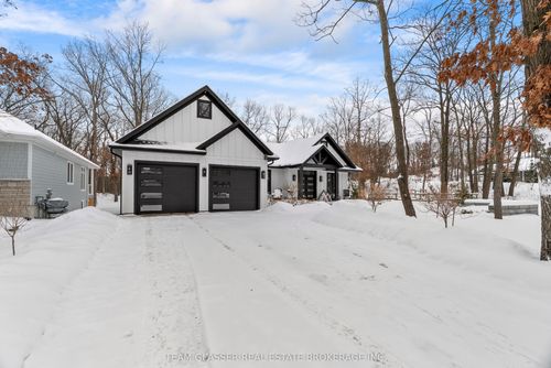 10143 Pinery Bluffs Rd, Grand Bend, ON, N0M1T0 | Card Image