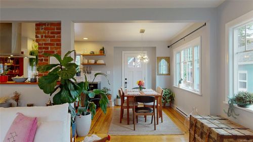1024 Tolmie Ave, Victoria, BC, V8X2H1 | Card Image