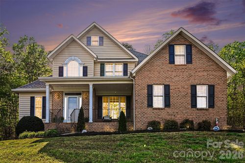 7940 Oakmont Ct, Hickory, NC, 28602-8689 | Card Image