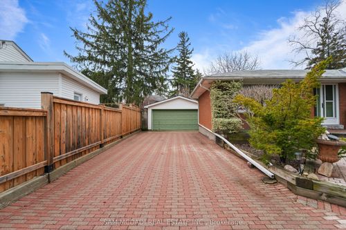 2470 Meadowood Cres, Oakville, ON, L6L1V6 | Card Image