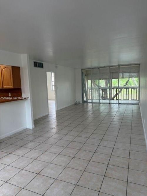 221-7031 Environ Blvd, Lauderhill, FL, 33319-4238 | Card Image