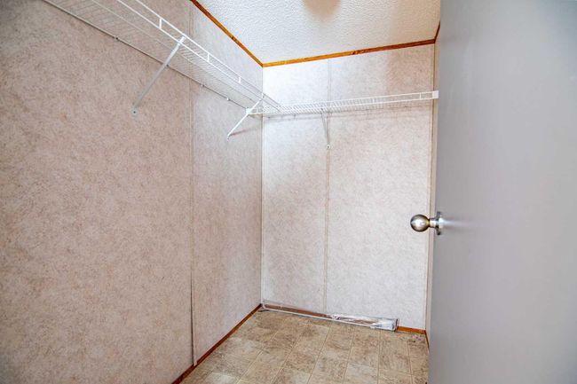 544 Queen Street, House other with 4 bedrooms, 2 bathrooms and 2 parking in Elnora AB | Image 17