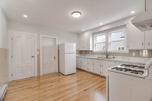 apt-2-11 Willow Ave, Salem, MA, 01970-6117 | Card Image