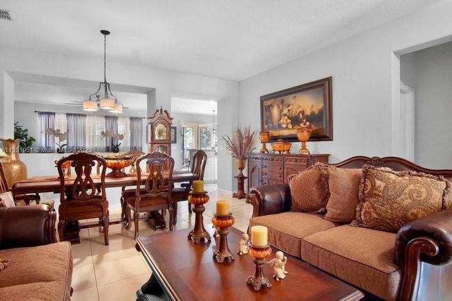 5806 Nw Breezy Brook Ct, House other with 3 bedrooms, 2 bathrooms and null parking in Port St. Lucie FL | Image 7