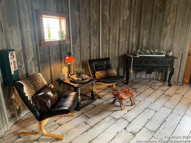 SILO SITTING AREA | Image 13