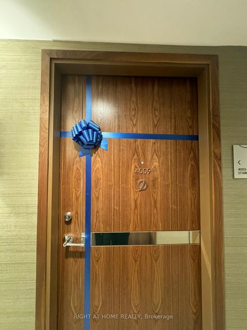 4009-38 Widmer St, Toronto, ON, M5V0P7 | Card Image