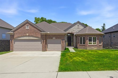 7419 Park Terrace Ln, Utica, MI, 48317-1182 | Card Image