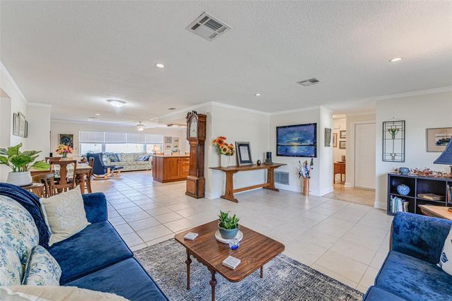 Open Floor Plan! | Image 5