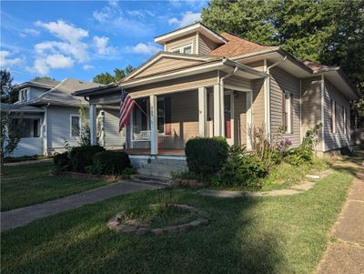 237 S Park Avenue, House other with 3 bedrooms, 2 bathrooms and null parking in Sedalia MO | Image 1