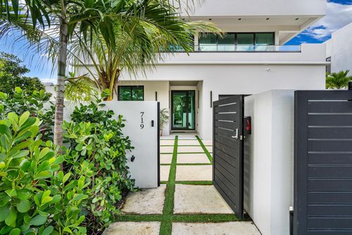 719 N Victoria Park Rd, Fort Lauderdale, FL, 33304-3434 | Card Image