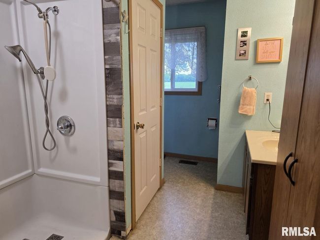 470 Alvord St, House other with 3 bedrooms, 2 bathrooms and null parking in Hamilton IL | Image 7