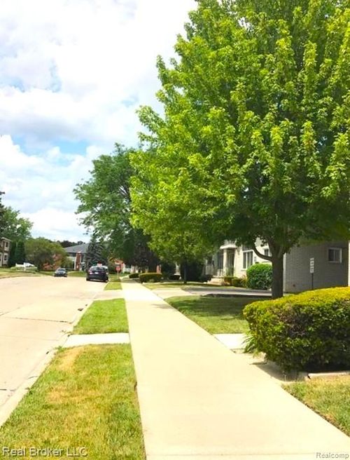 apt-2-4840 Briarwood Ave, Royal Oak, MI, 48073-1325 | Card Image