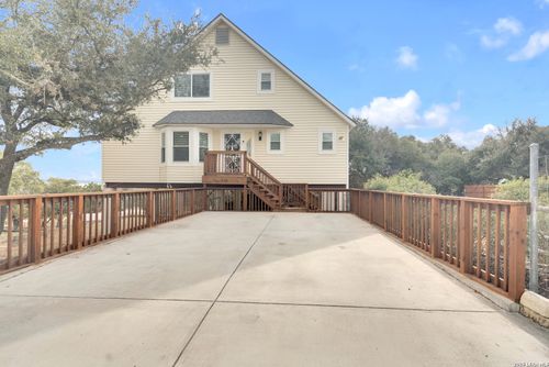 450 Stagecoach Dr, Canyon Lake, TX, 78133-4053 | Card Image