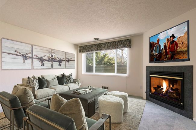 Family Room | Image 33
