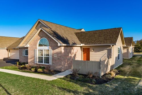 8464 Taylor Chase Dr, Reynoldsburg, OH, 43068-6133 | Card Image