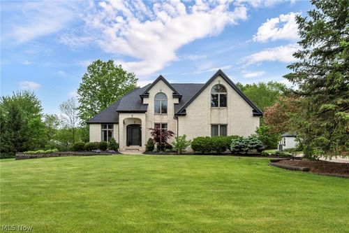 9871 Highland Dr, Brecksville, OH, 44141-3158 | Card Image