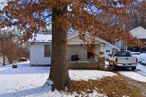 1209 S Spring St, Independence, MO, 64055-1213 | Card Image