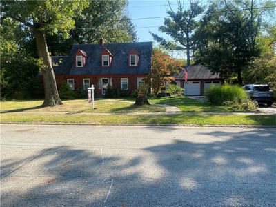 816 9th St, House other with 3 bedrooms, 2 bathrooms and 2 parking in Oakmont PA | Image 1