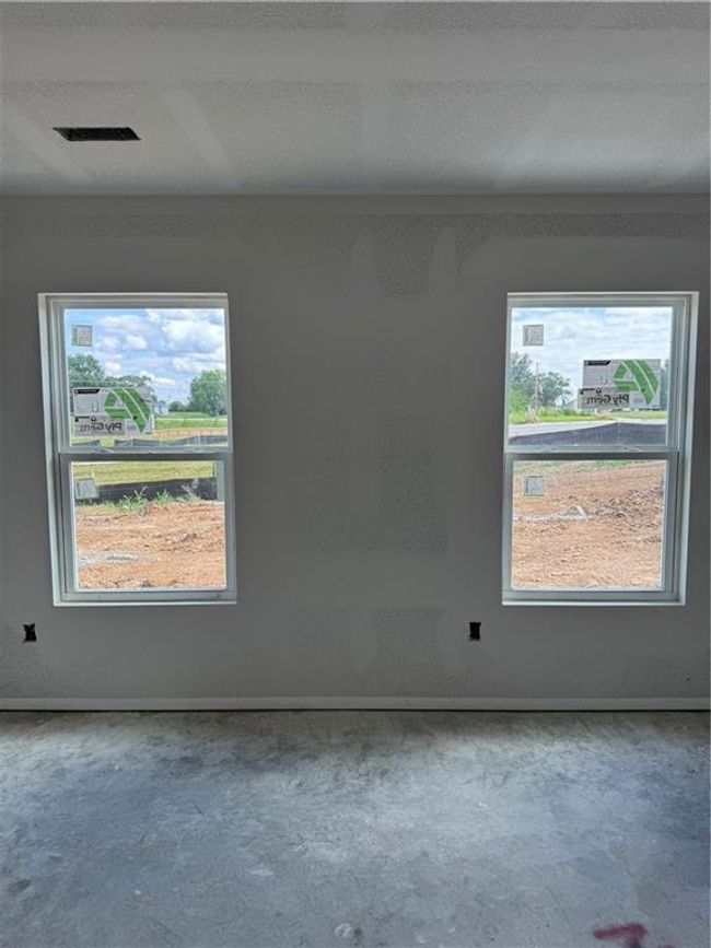Empty room with baseboards | Image 6