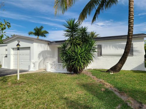 4230 52nd Ave, Lauderdale Lakes, FL, 33319-4671 | Card Image