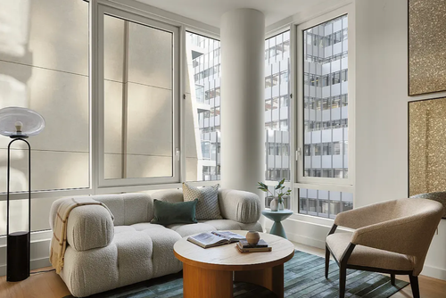 3d-135 E 47th St, New York, NY, 10017-2096 | Card Image