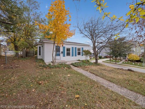 117 E Summit St, Milford, MI, 48381-1697 | Card Image