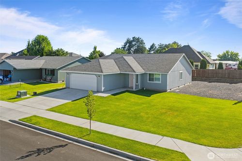 318 N Saratoga Way, Moses Lake, WA, 98837-5706 | Card Image