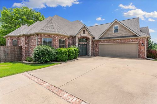 501 Se Eaton St, Bentonville, AR, 72712-3899 | Card Image