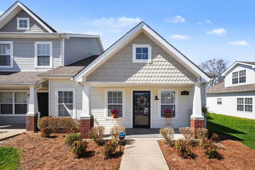 135 Alexander Blvd, Clarksville, TN, 37040-5145 | Card Image