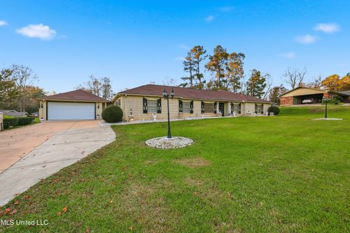206 Plantation Dr, Vicksburg, MS, 39183-8794 | Card Image
