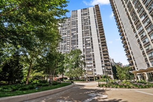 2912-1360 Sandburg Ter, Chicago, IL, 60610-7914 | Card Image