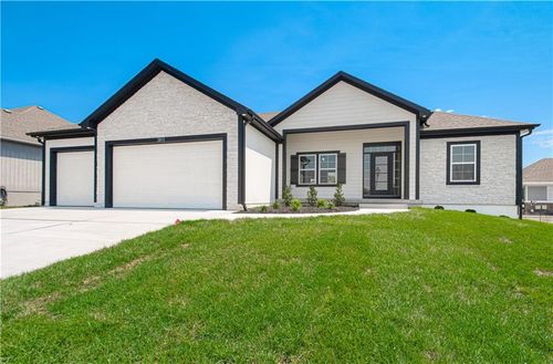 2211 Prairie Creek Dr, Kearney, MO, 64060-7632 | Card Image