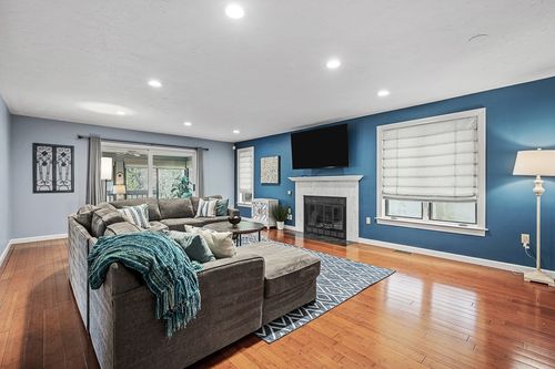 91-91 Jimney Dr, Westford, MA, 01886-3000 | Card Image