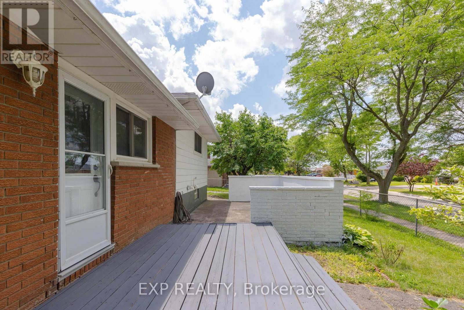 Residential in Niagara Falls (Arad/Fallsview) 3