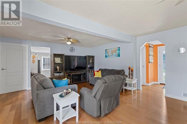295 Clitherow St, House other with 2 bedrooms, 2 bathrooms and null parking in Harrow ON | Image 4