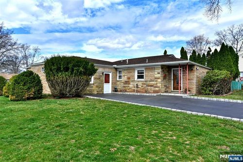 90 Emwood Dr, Emerson, NJ, 07630-1310 | Card Image