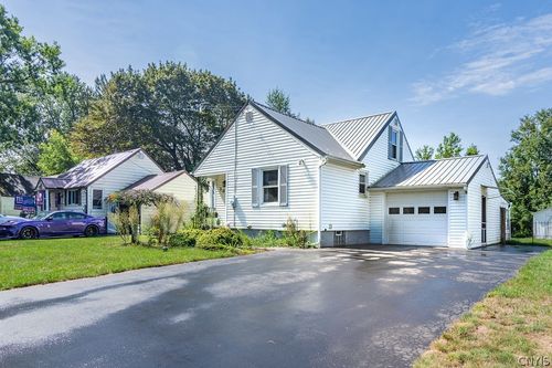 104 Van Mara Dr, Syracuse, NY, 13212-2318 | Card Image