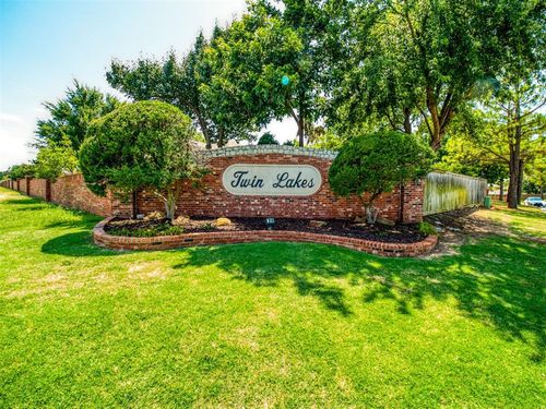 7104 N Lakeway Drive, Warr Acres, OK, 73132 | Card Image